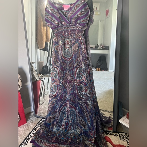 Beautiful maxi dress just in time for spring 💐💐💐🫐🫐🫐 - Picture 2 of 2